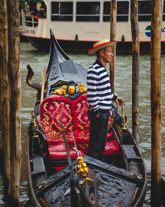 Gondola stand and gondolier