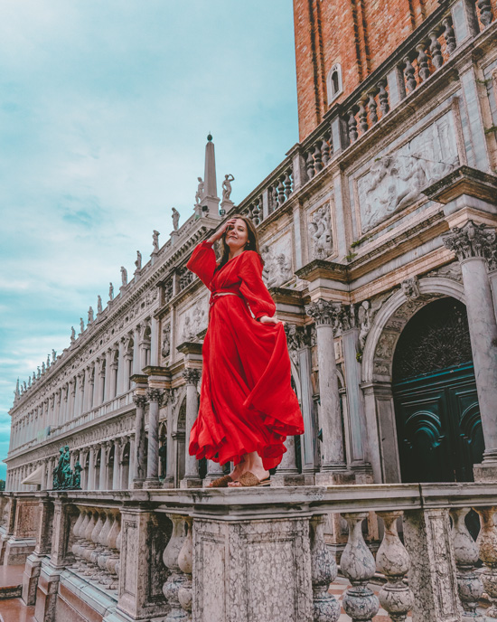 girl standing right next to the Loggetta del Sansovino