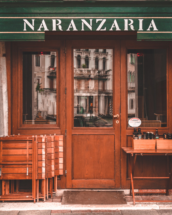 Naranzaria wine and tapas bar