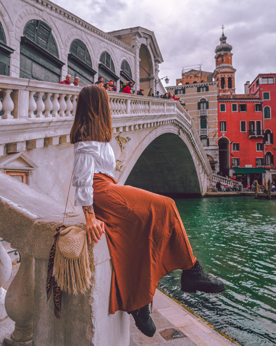 Anna on the steps of the Rialto bridge